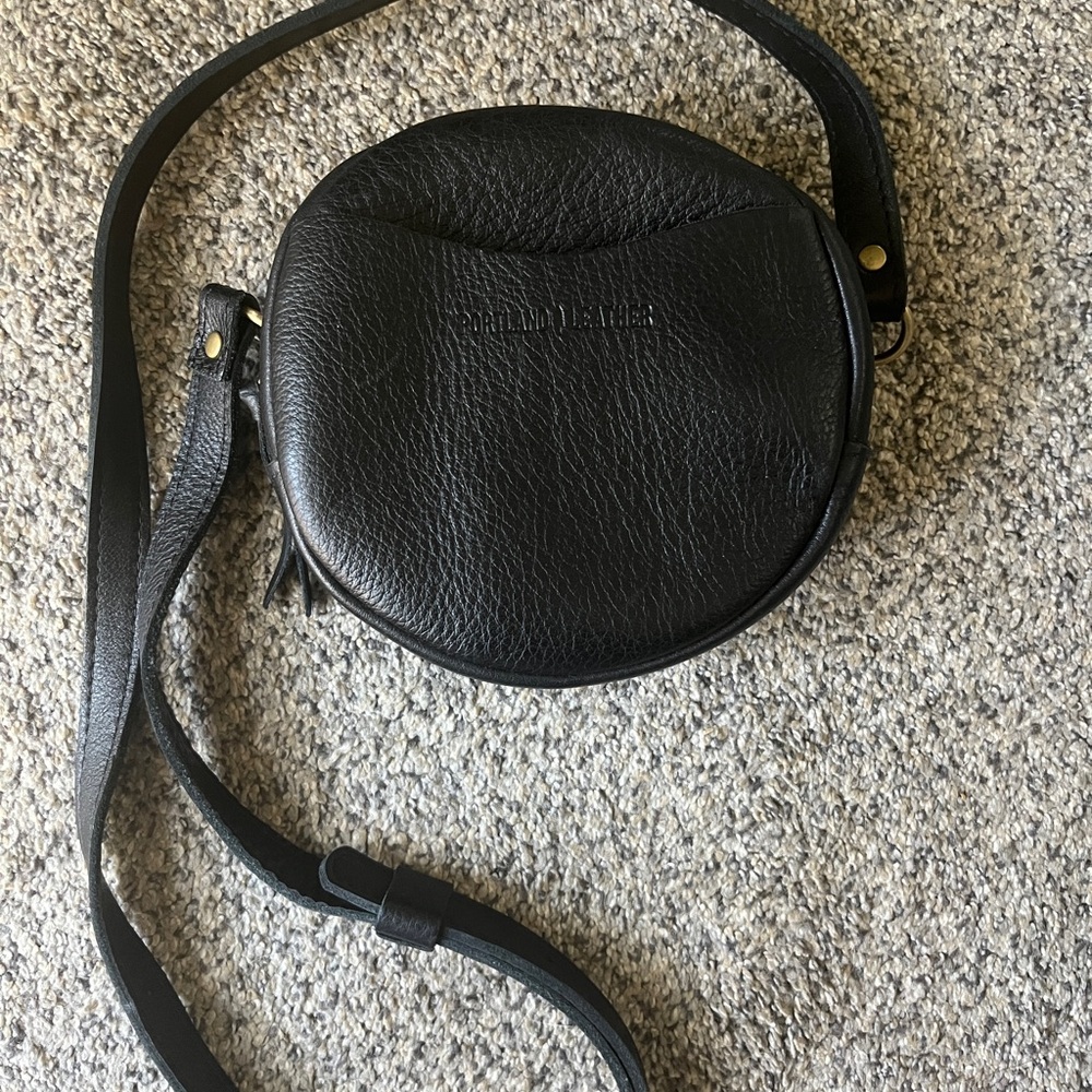 Portland Leather Goods Pebbled Black Small Circle Crossbody Bag - Picture 7 of 9